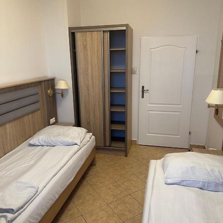 Lotos Hotel Rawicz ภายนอก รูปภาพ