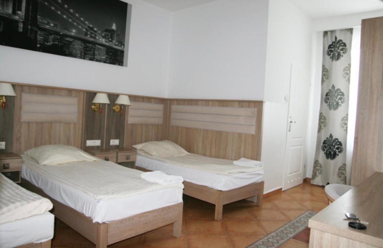 Lotos Hotel Rawicz ภายนอก รูปภาพ